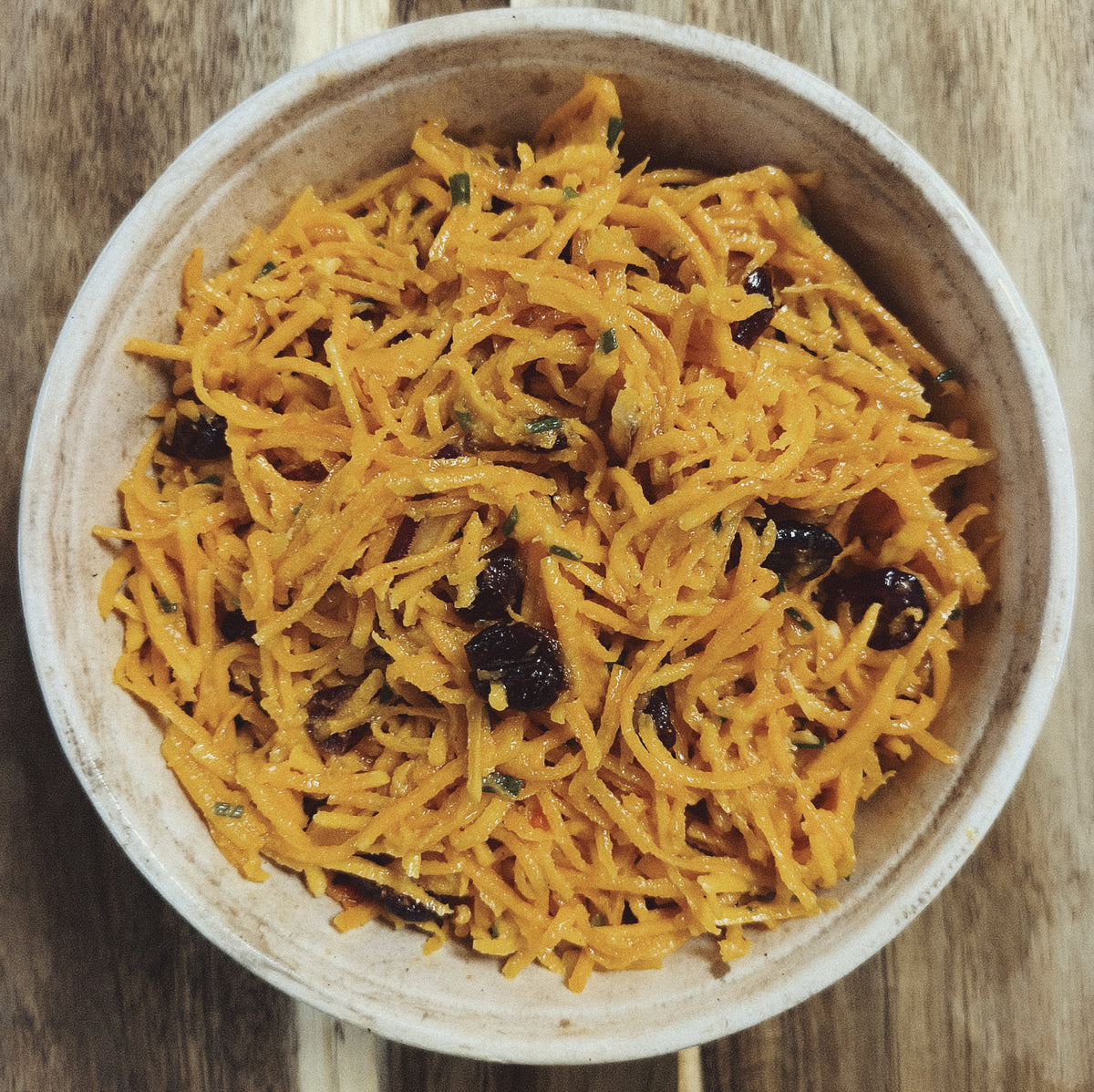 SALADE DE BUTTERNUT, CRANBERRY & CACAHUÈTE