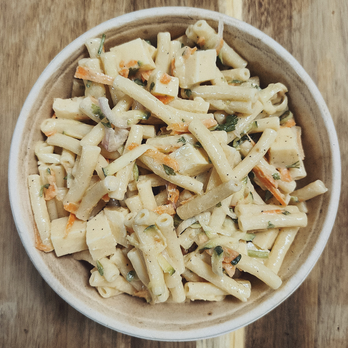 SALADE DE MACARONIS COURGETTES, CAROTTES & CANTAL