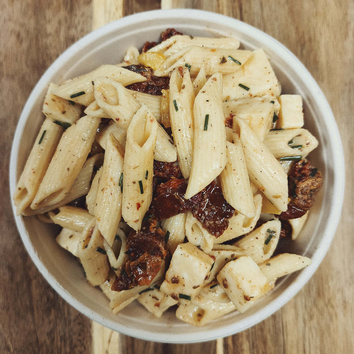 SALADE DE PENNE AU CANTAL & POIVRON