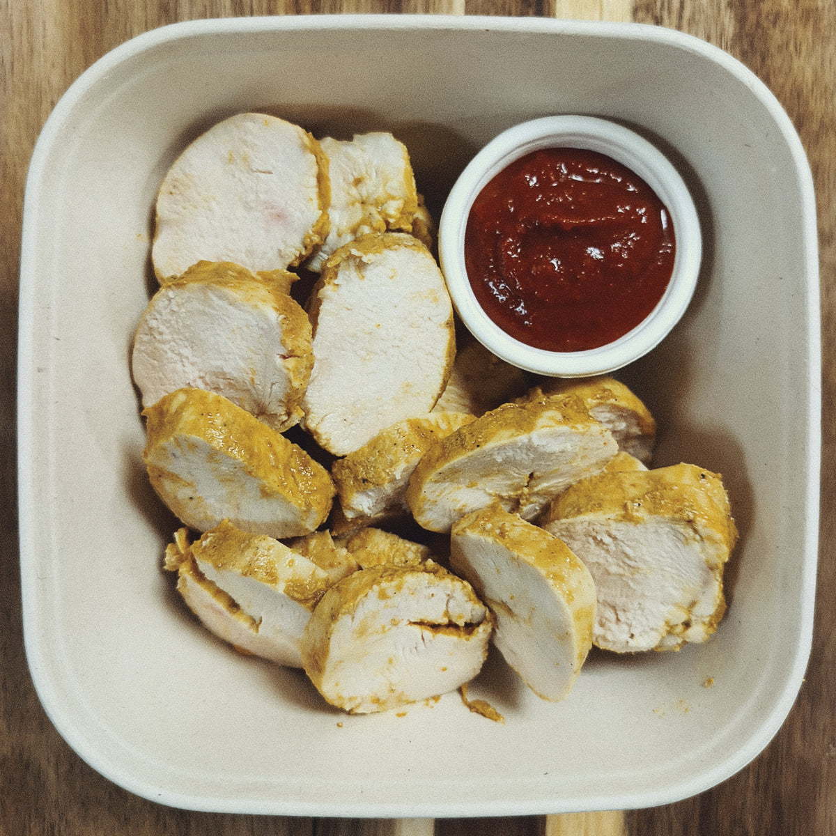 ÉMINCÉ DE POULET CURRY-MANGUE & SAUCE BBQ