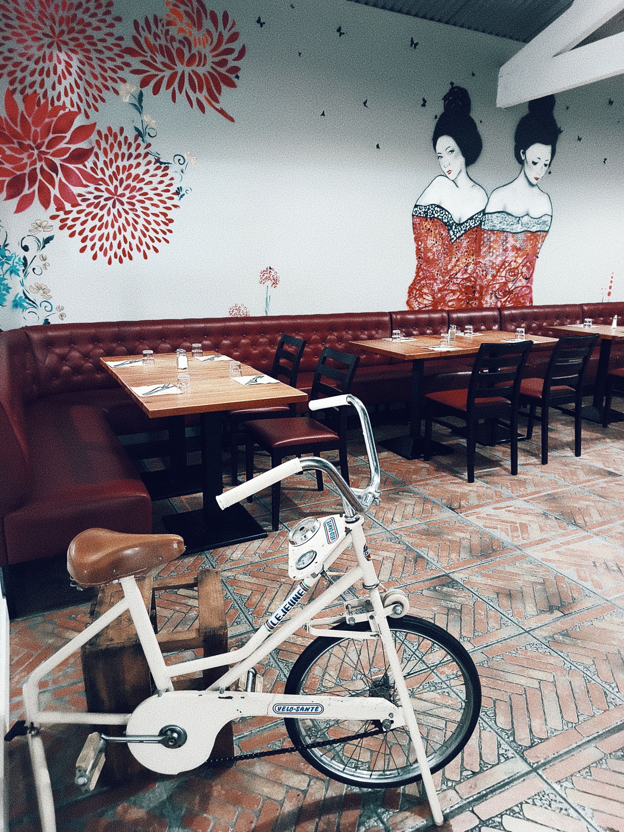 Salle du restaurant GASPARD à Tours, street art Gil KD